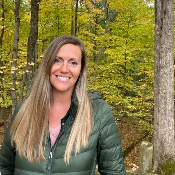 Meet your Posher, Liz - Picture 1 of 3